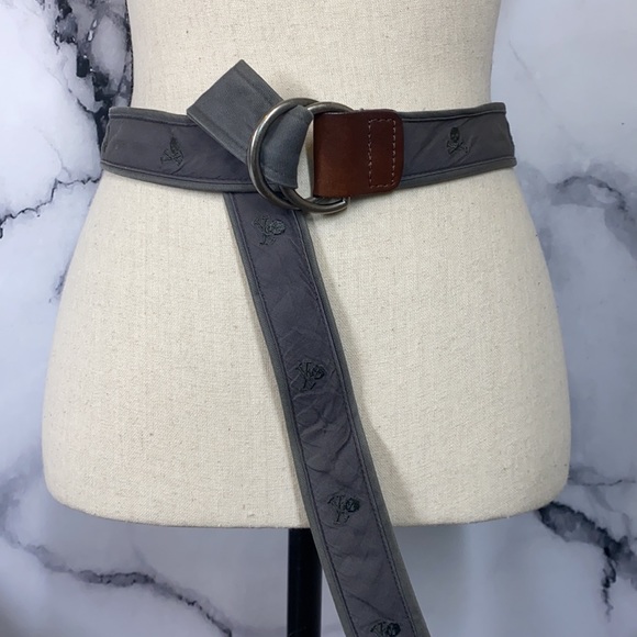 J. CREW gray skull & cross-bone pattern belt leather ends silver hardware
